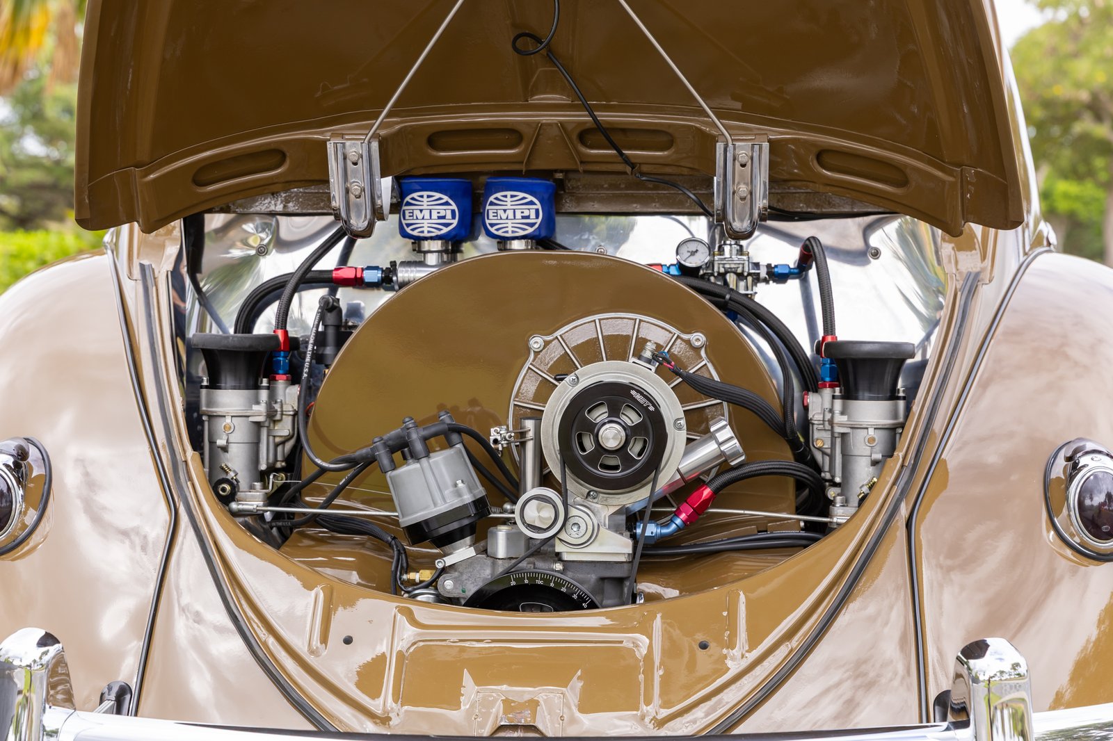 The 2110cc powerplant with Empi Stage 2 heads and Engle cam was built by Sonny Robello.